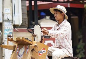 How to Write a Dissertation Critique: Examples & Guide 2025