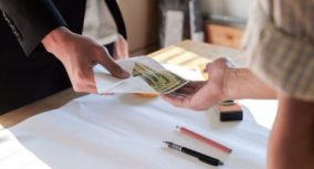 How to Stop Corruption Essay: Guide & Topics [+4 Samples]