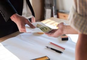 How to Stop Corruption Essay: Guide & Topics [+4 Samples]