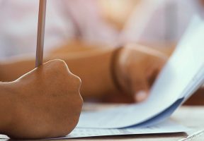 3 Scholarship Essay Examples about Yourself [2025]