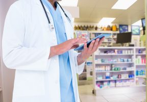 Why I Want to be a Pharmacist Essay Topics & How to Write [2025]