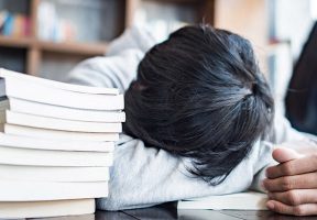 How to Stay Awake in Class without Moving: 13 Tricks